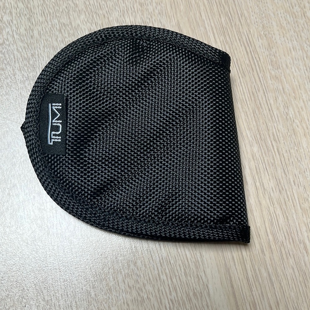 NWOT Tumi mask